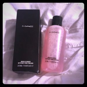 MAC Brush Cleanser 7.9 Ounces Brand New